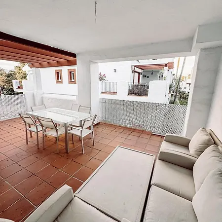 With Pool And Big Terrace With Pool View And Near To 马尔韦利亚